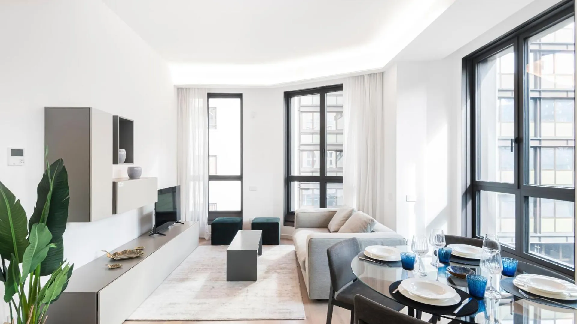 Easylife - Sofisticata Dimora Con Rooftop Condominiale Vista Duomo contacts