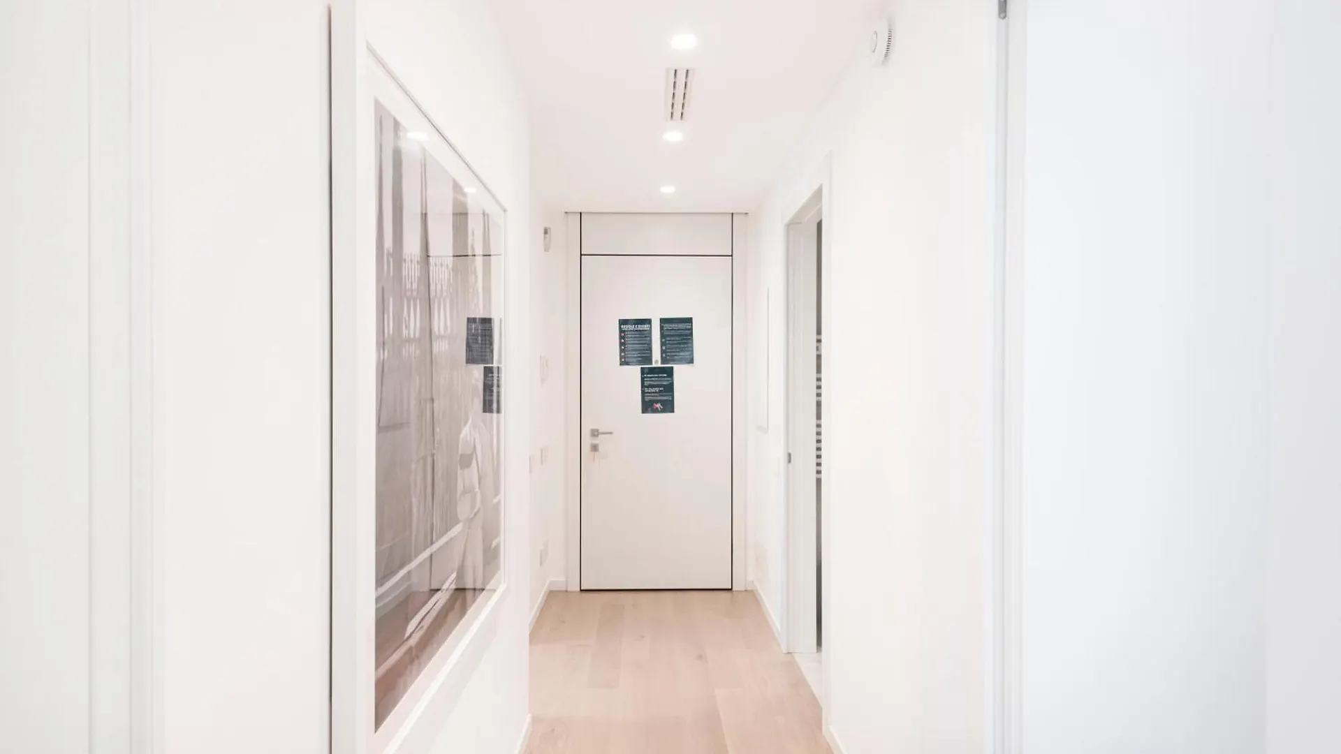 Easylife - Sofisticata Dimora Con Rooftop Condominiale Vista Duomo Milan 0*,  Italy
