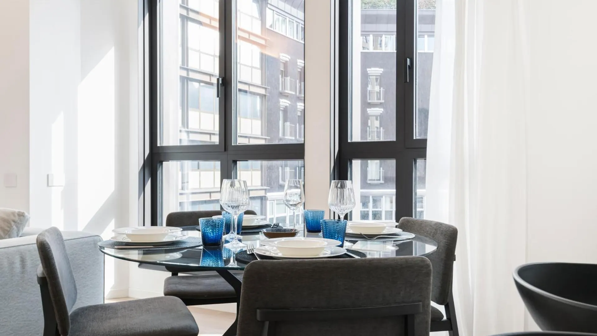 Easylife - Sofisticata Dimora Con Rooftop Condominiale Vista Duomo Milan 0*,  Italy