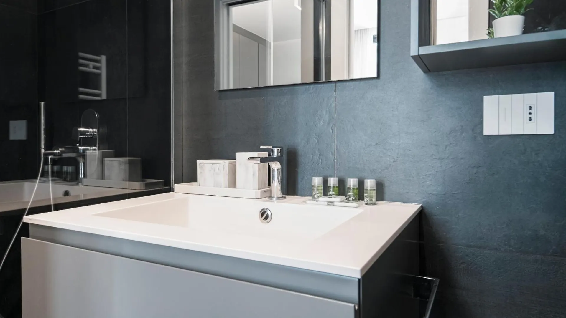 Easylife - Sofisticata Dimora Con Rooftop Condominiale Vista Duomo Milan 0*,